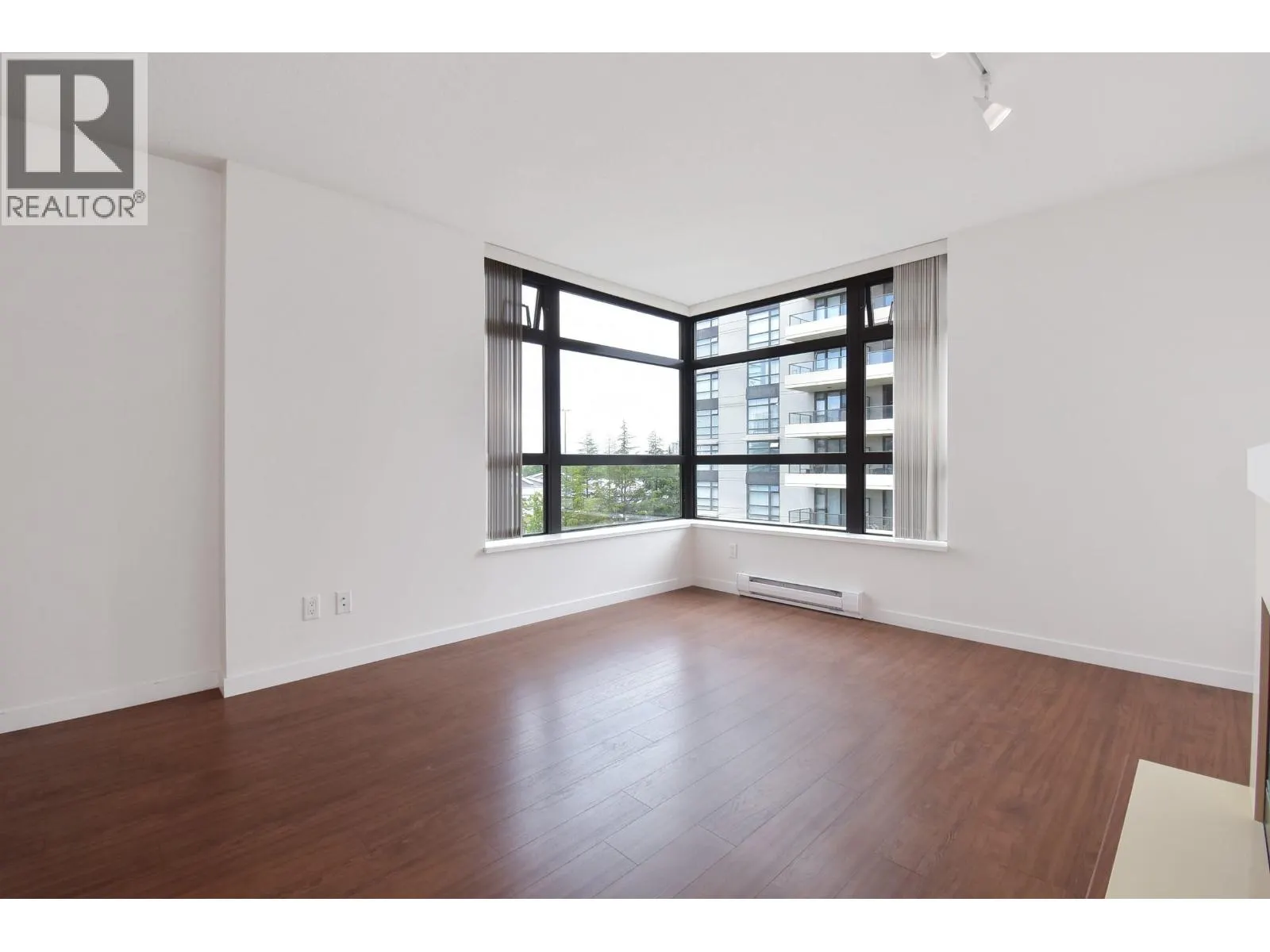 804 8120 LANSDOWNE ROAD