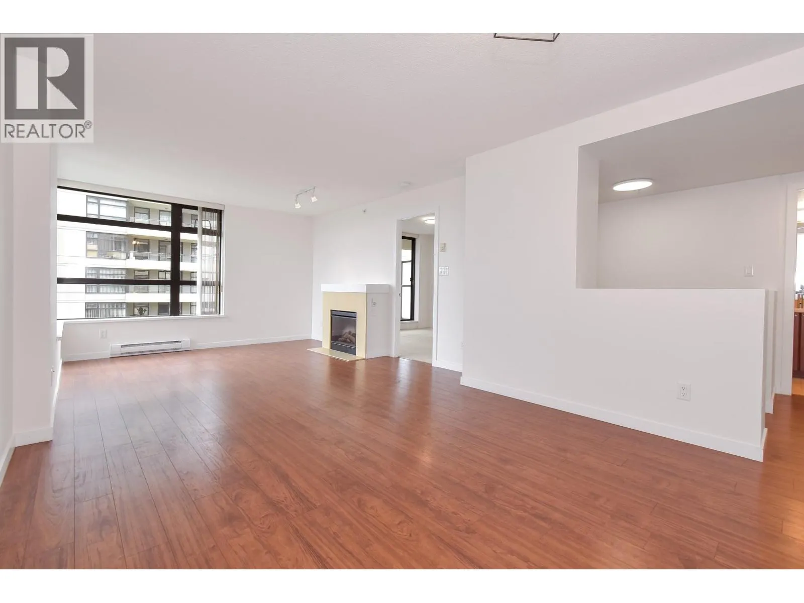 804 8120 LANSDOWNE ROAD