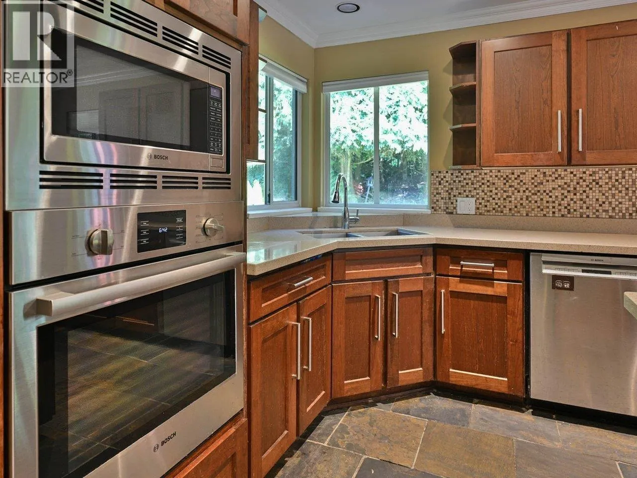 1422 MAGNOLIA PLACE
