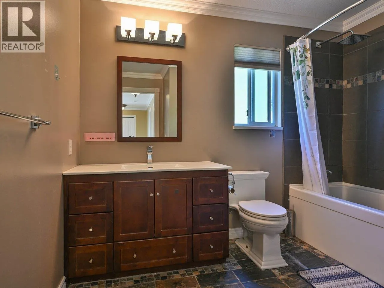1422 MAGNOLIA PLACE