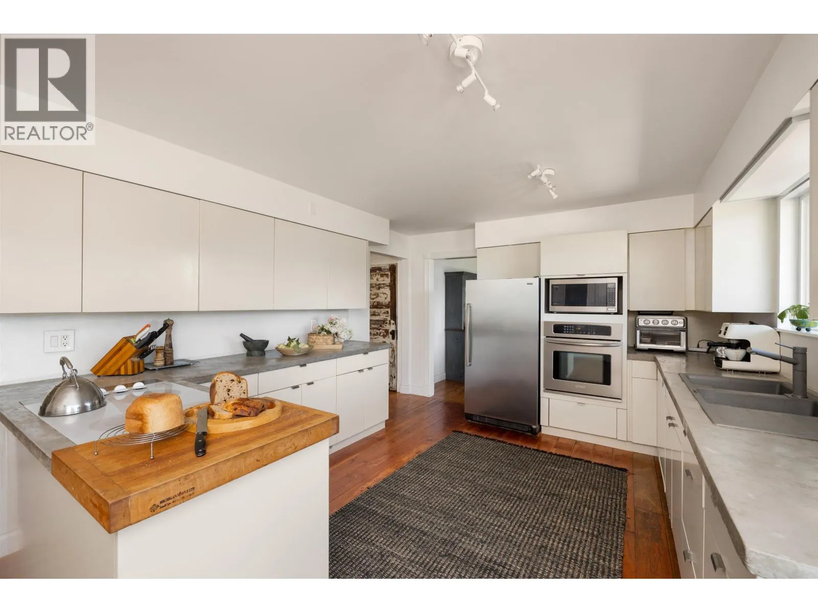 110 SEAVIEW PLACE