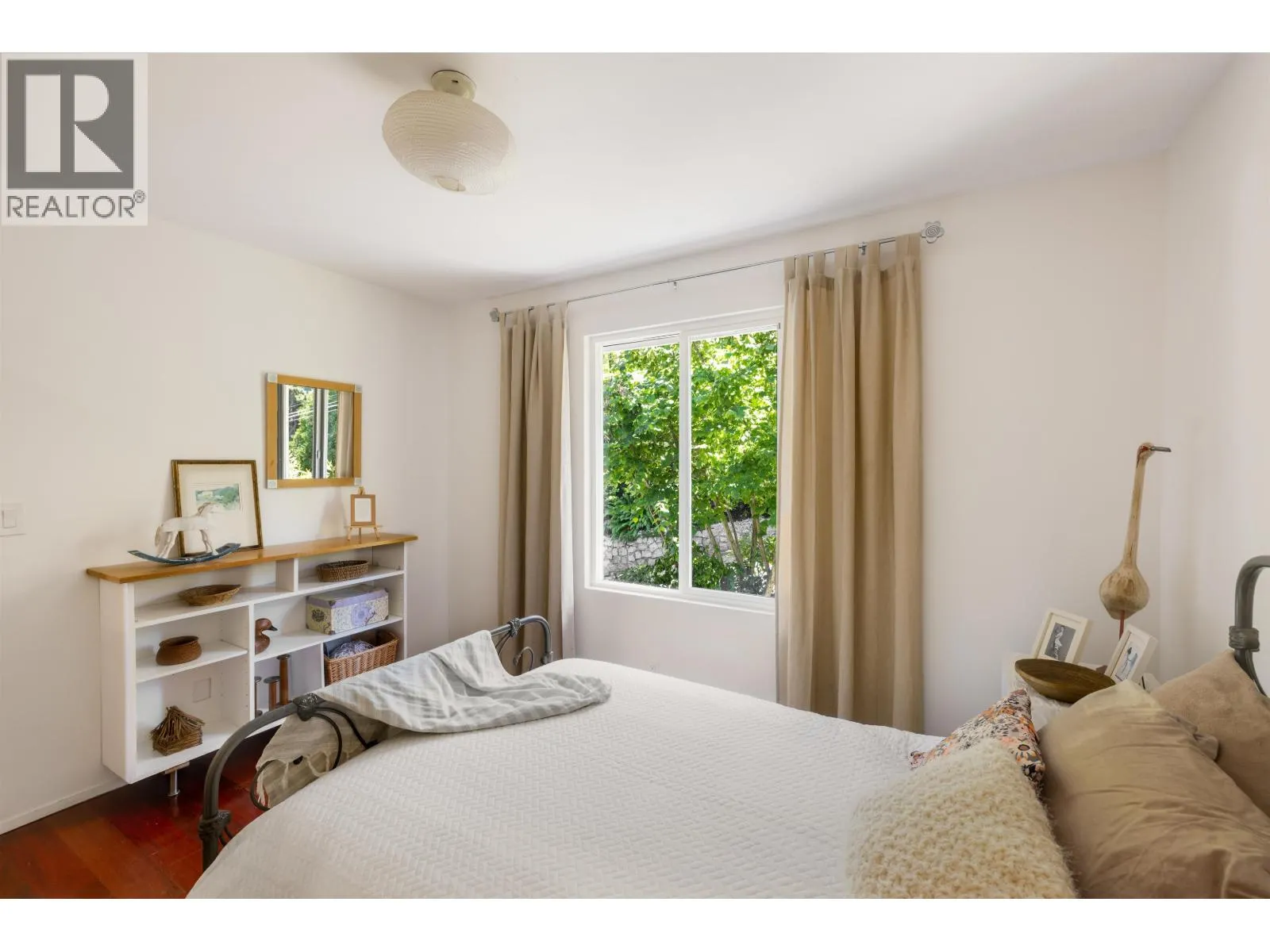110 SEAVIEW PLACE