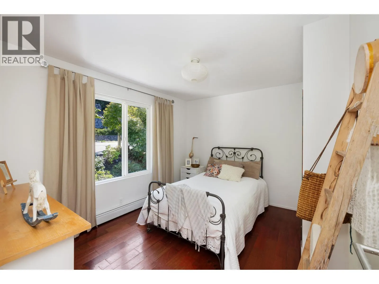 110 SEAVIEW PLACE
