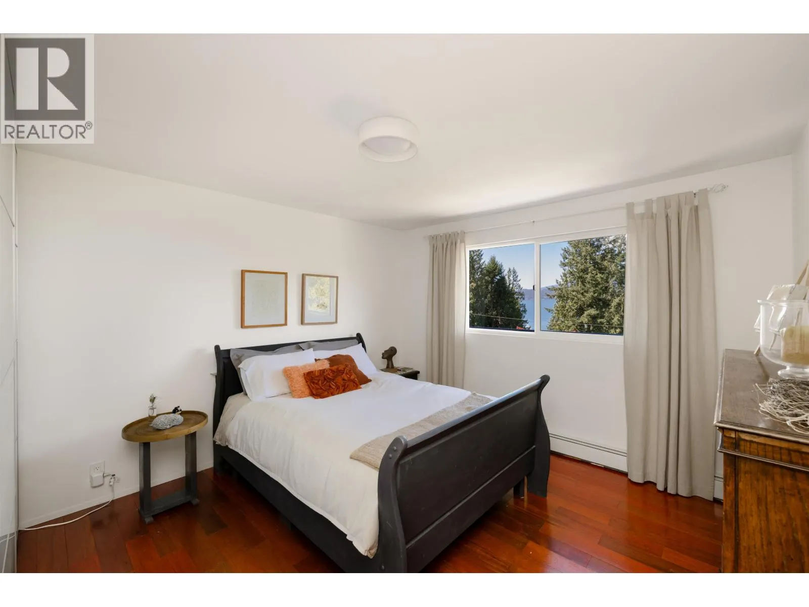 110 SEAVIEW PLACE