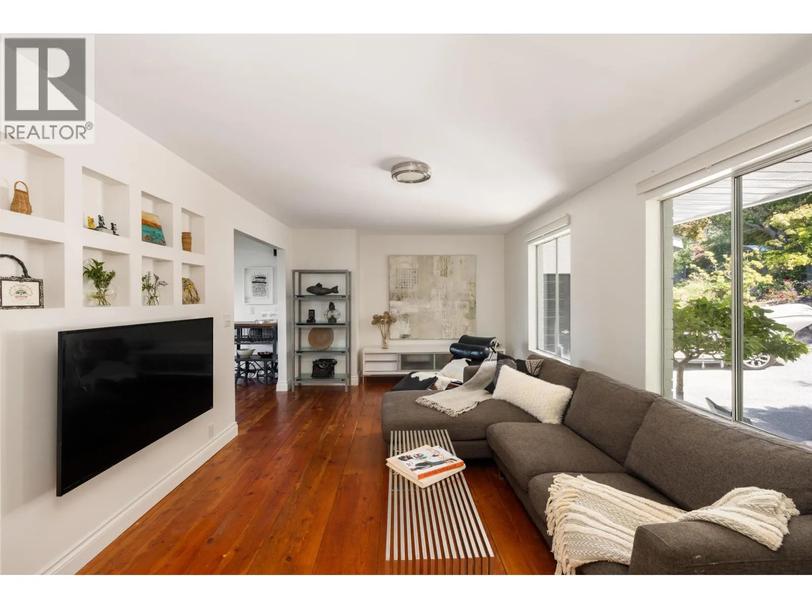 110 SEAVIEW PLACE
