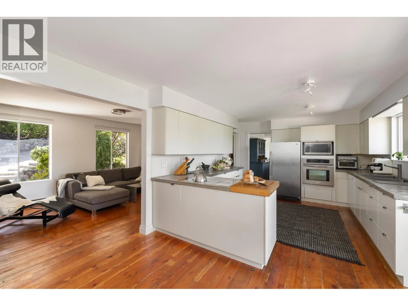 110 SEAVIEW PLACE