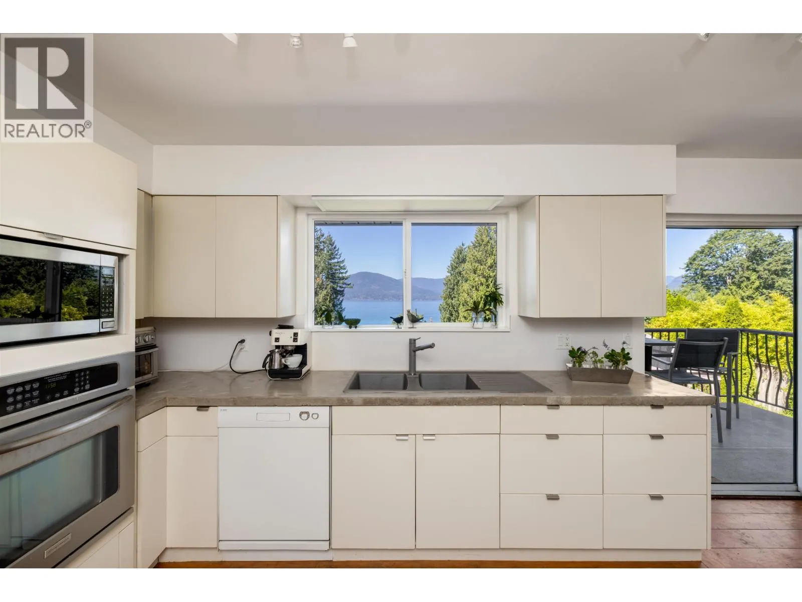 110 SEAVIEW PLACE