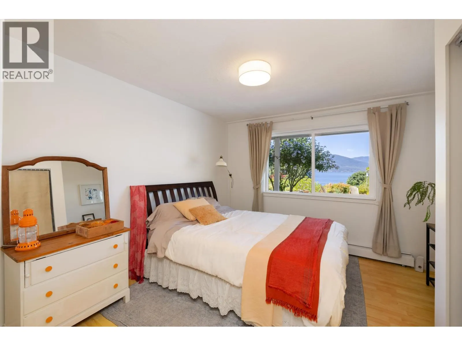 110 SEAVIEW PLACE
