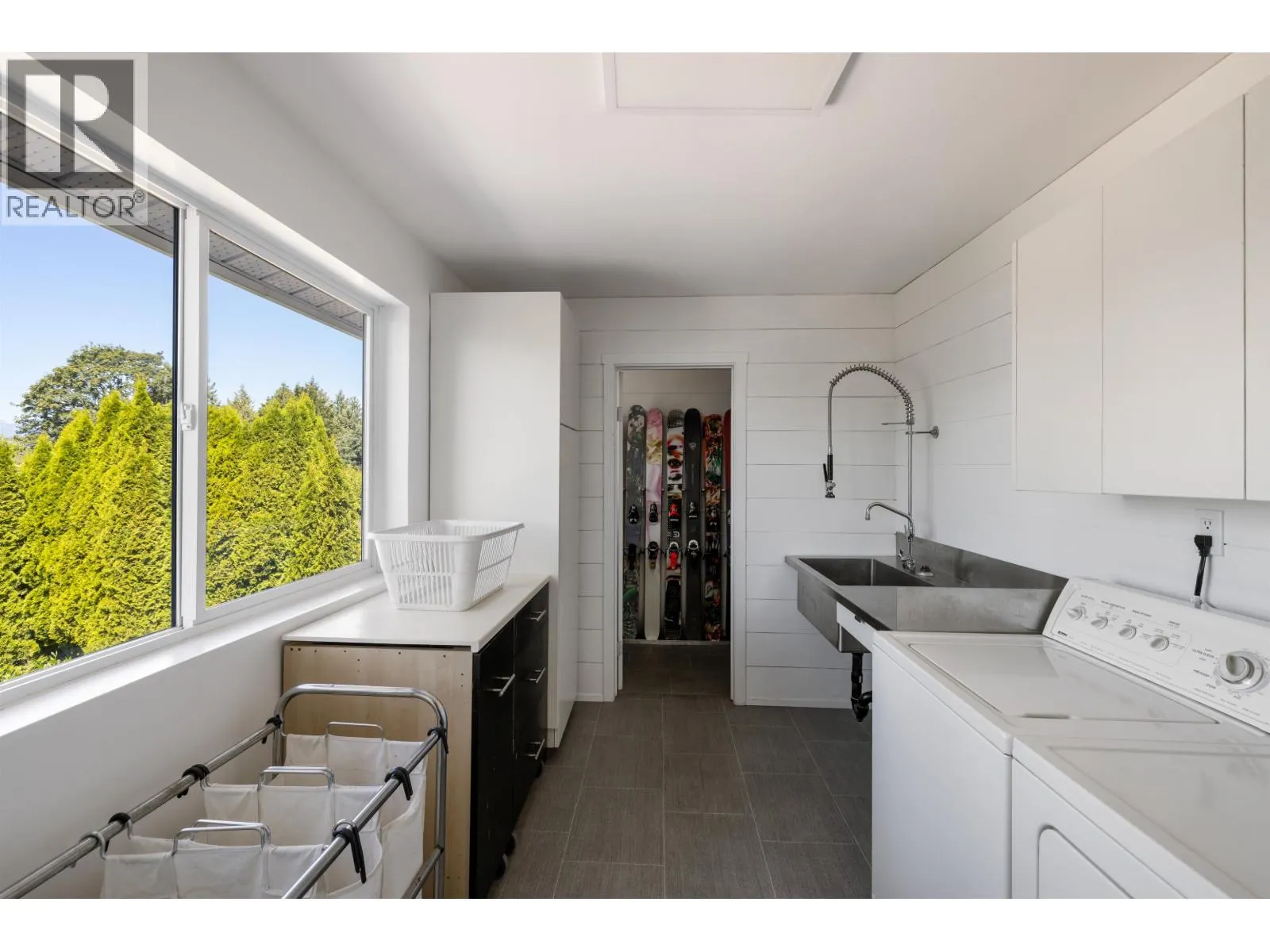 110 SEAVIEW PLACE