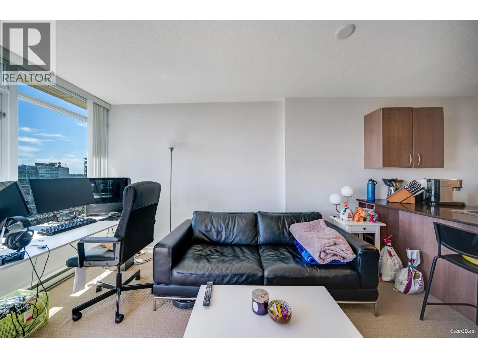 2714 610 GRANVILLE STREET