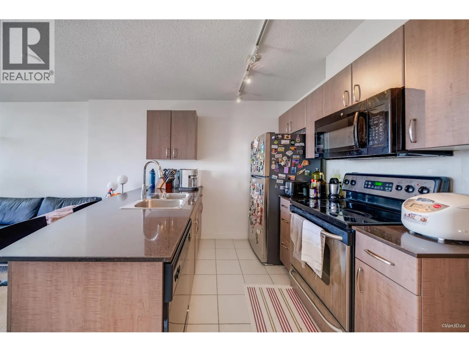 2714 610 GRANVILLE STREET