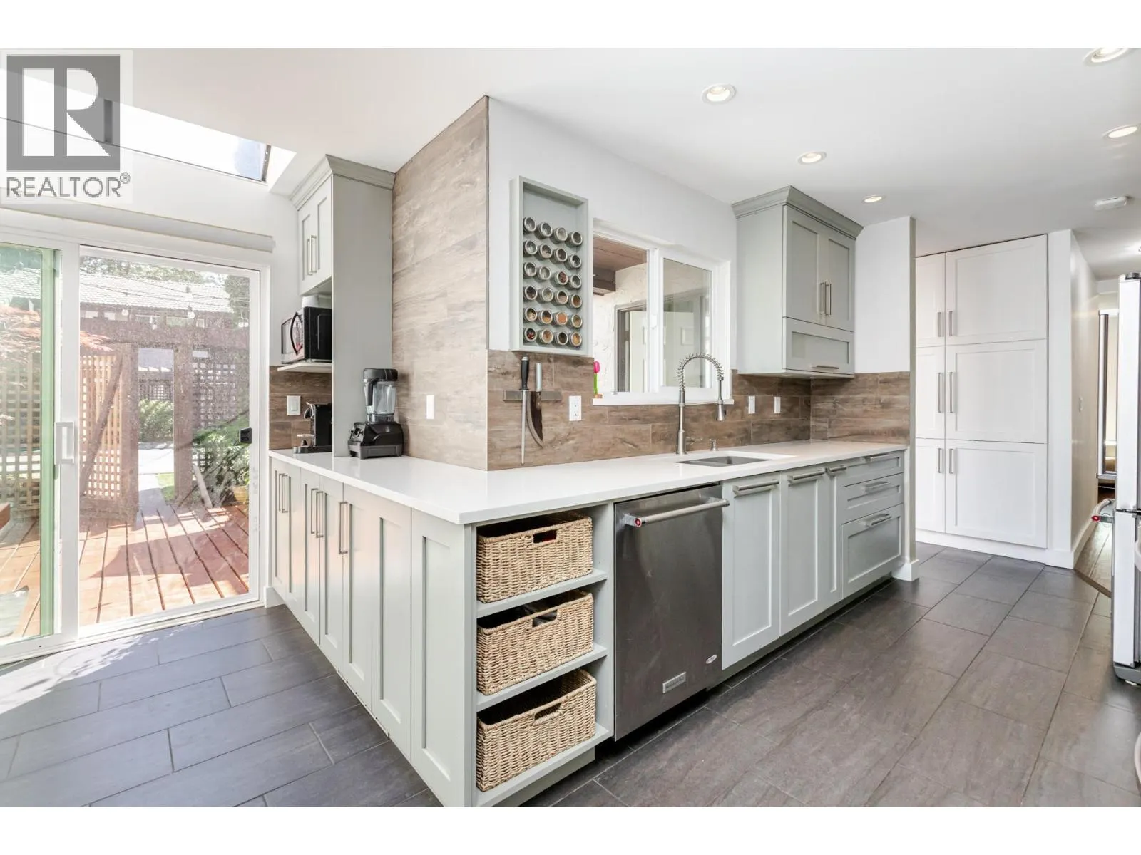 105E 3655 SHAUGHNESSY STREET