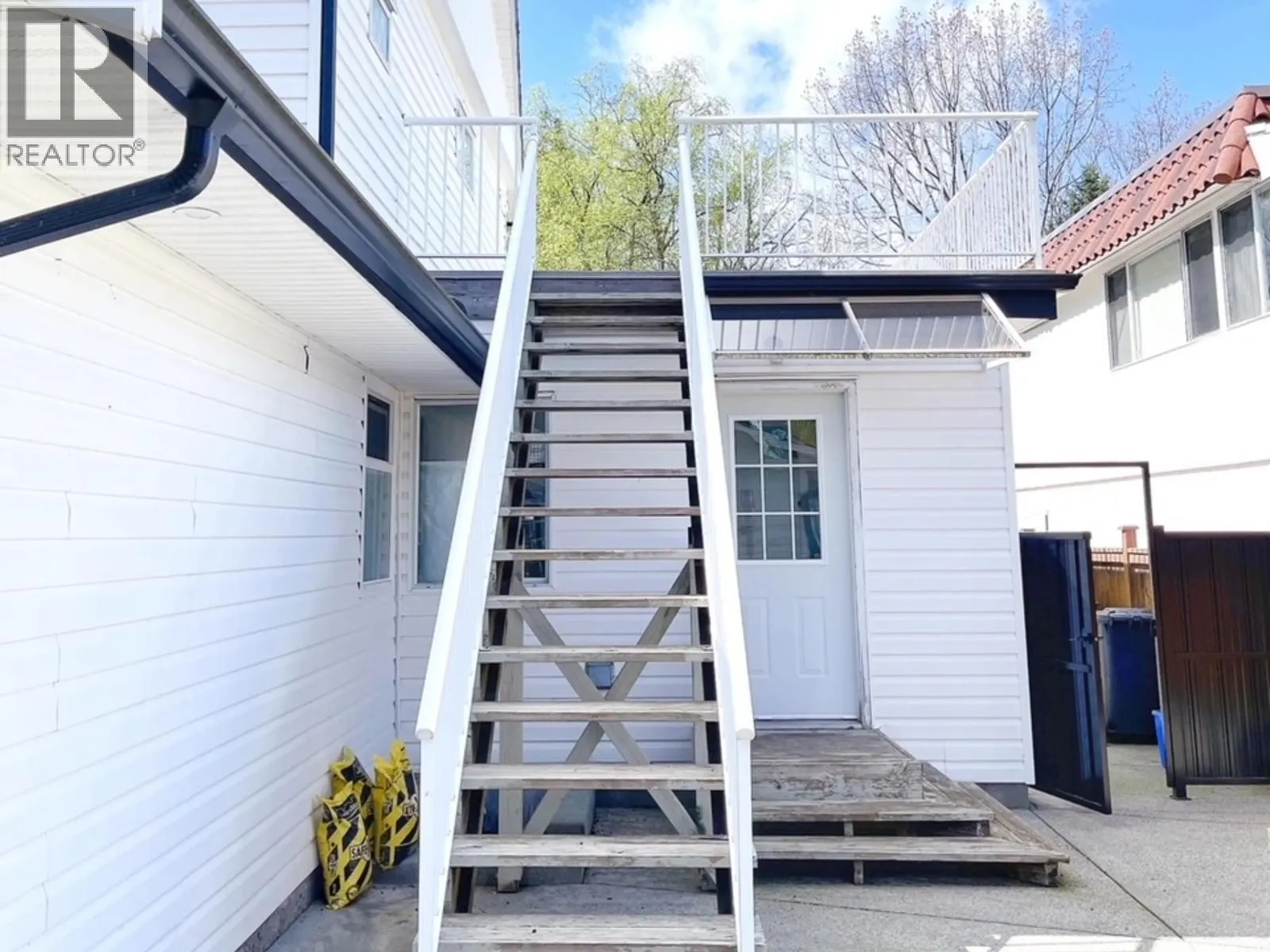 677 GATENSBURY STREET