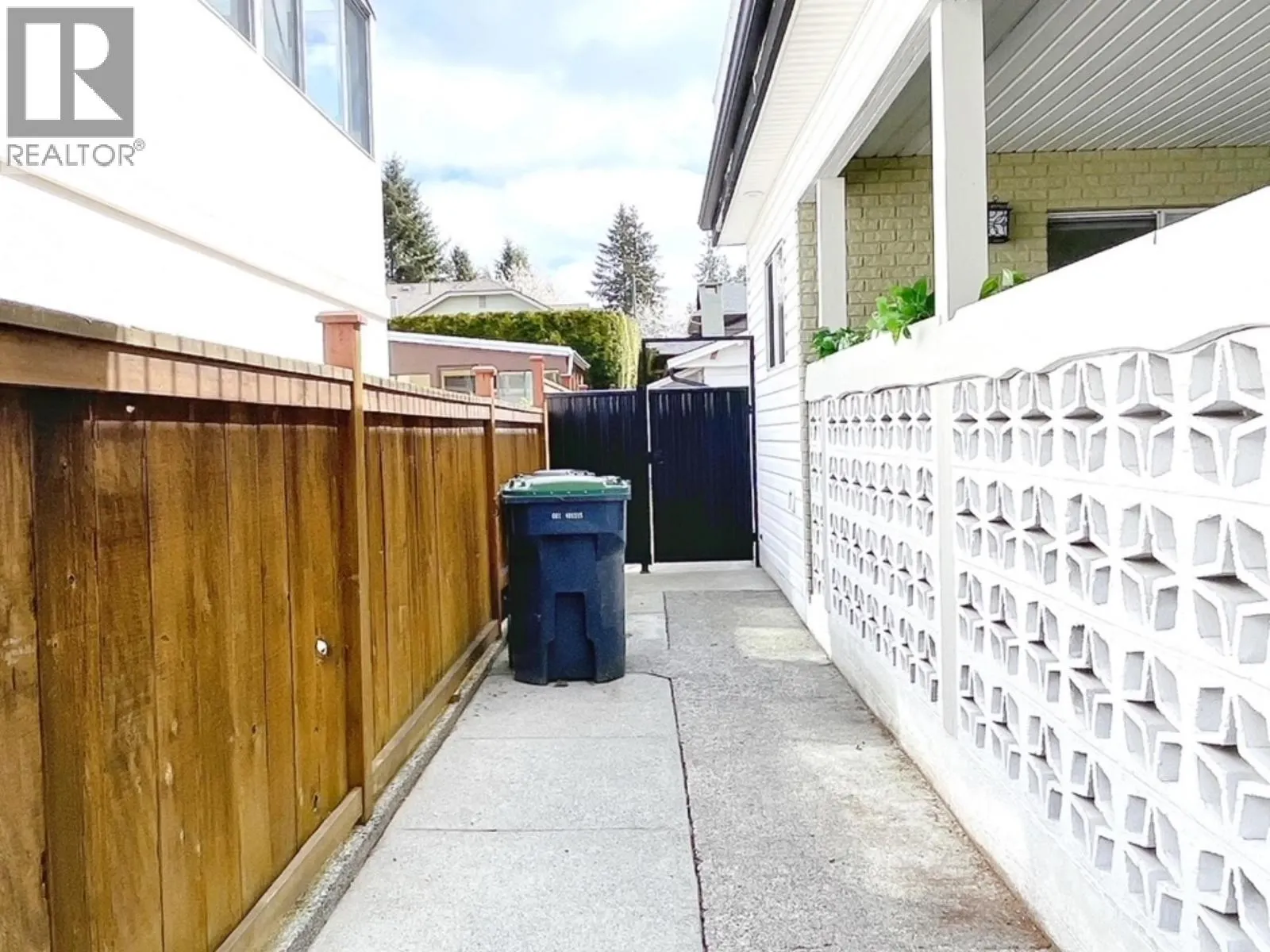677 GATENSBURY STREET