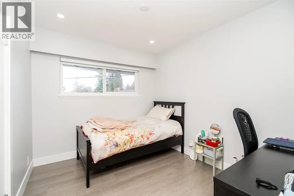 353 LAURENTIAN CRESCENT