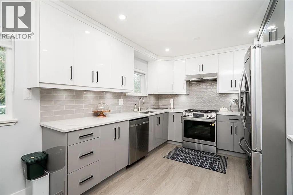 353 LAURENTIAN CRESCENT