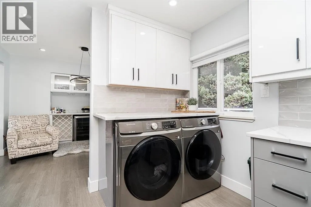 353 LAURENTIAN CRESCENT