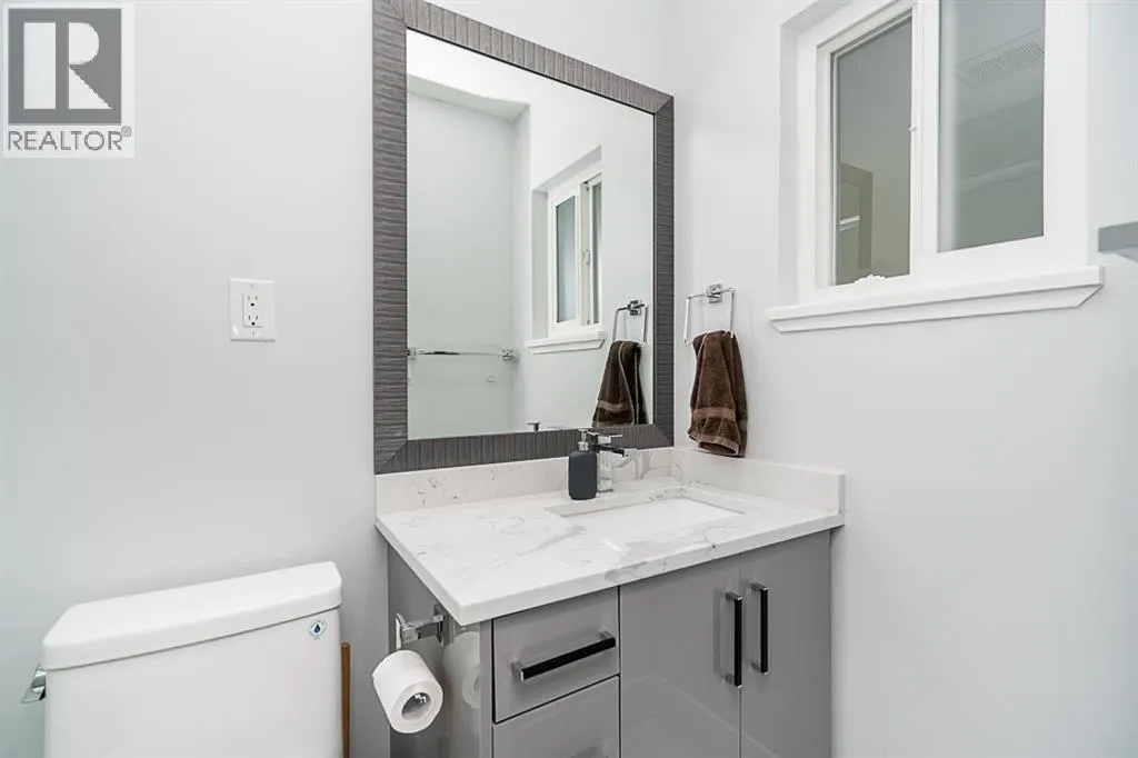 353 LAURENTIAN CRESCENT