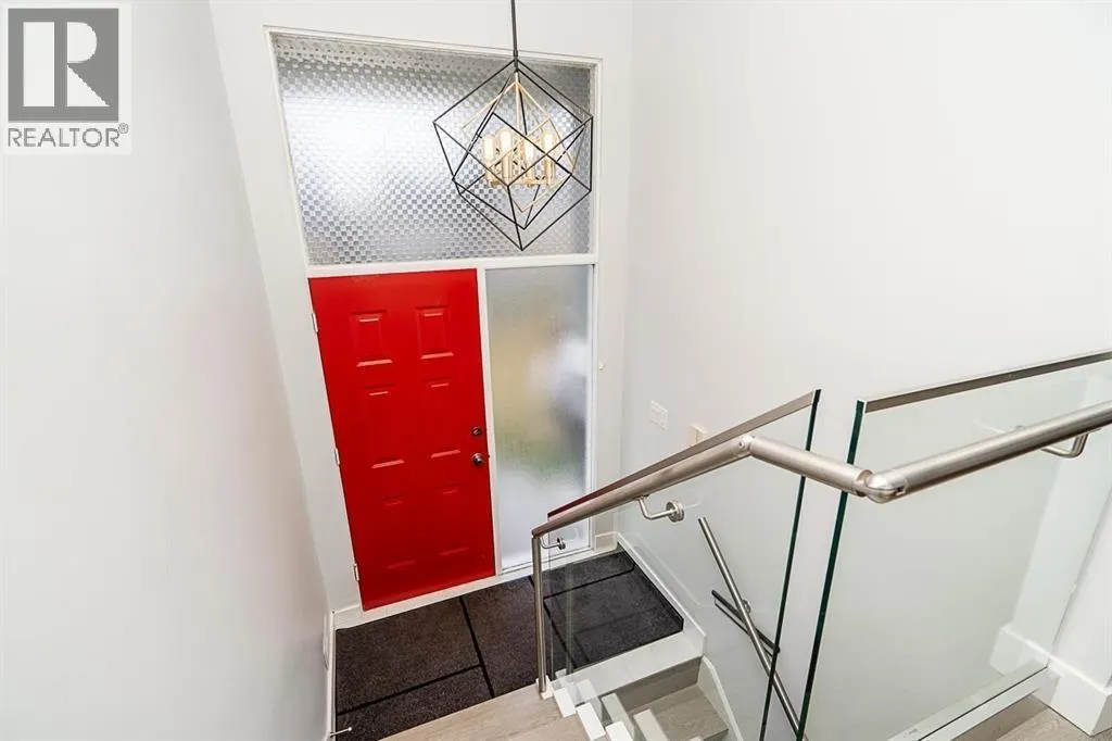 353 LAURENTIAN CRESCENT