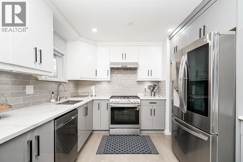 353 LAURENTIAN CRESCENT