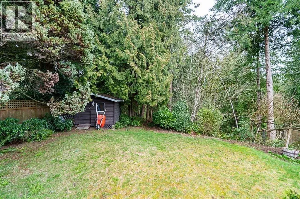 353 LAURENTIAN CRESCENT