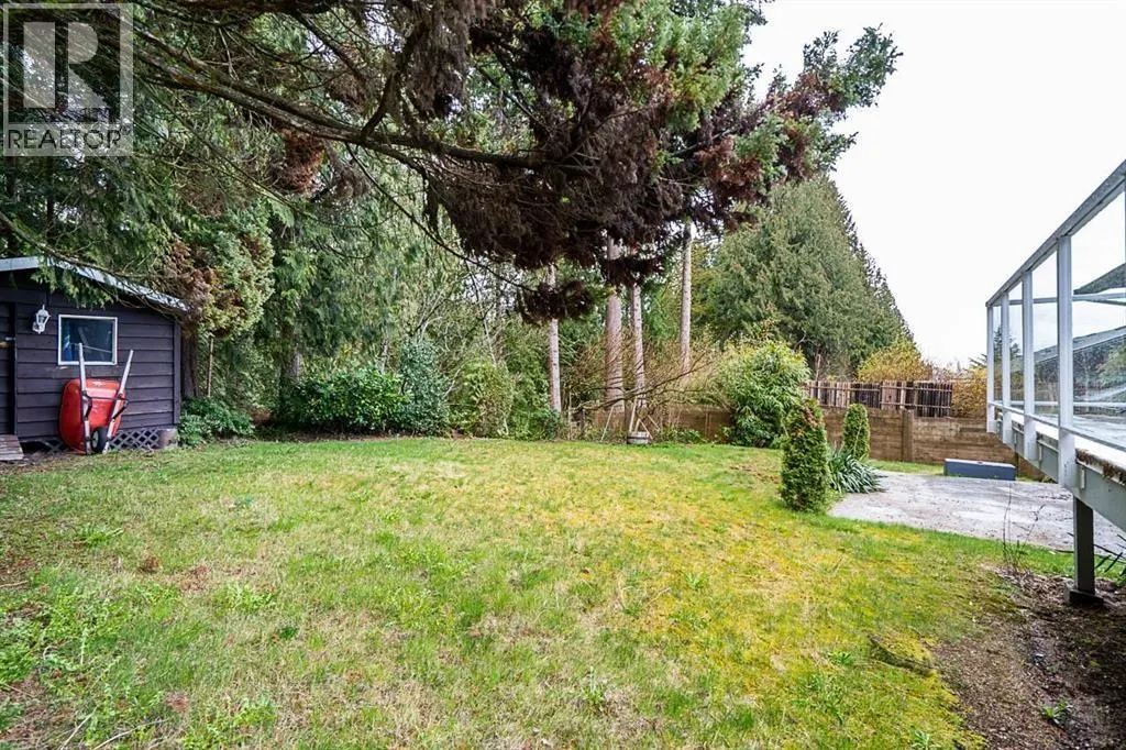 353 LAURENTIAN CRESCENT