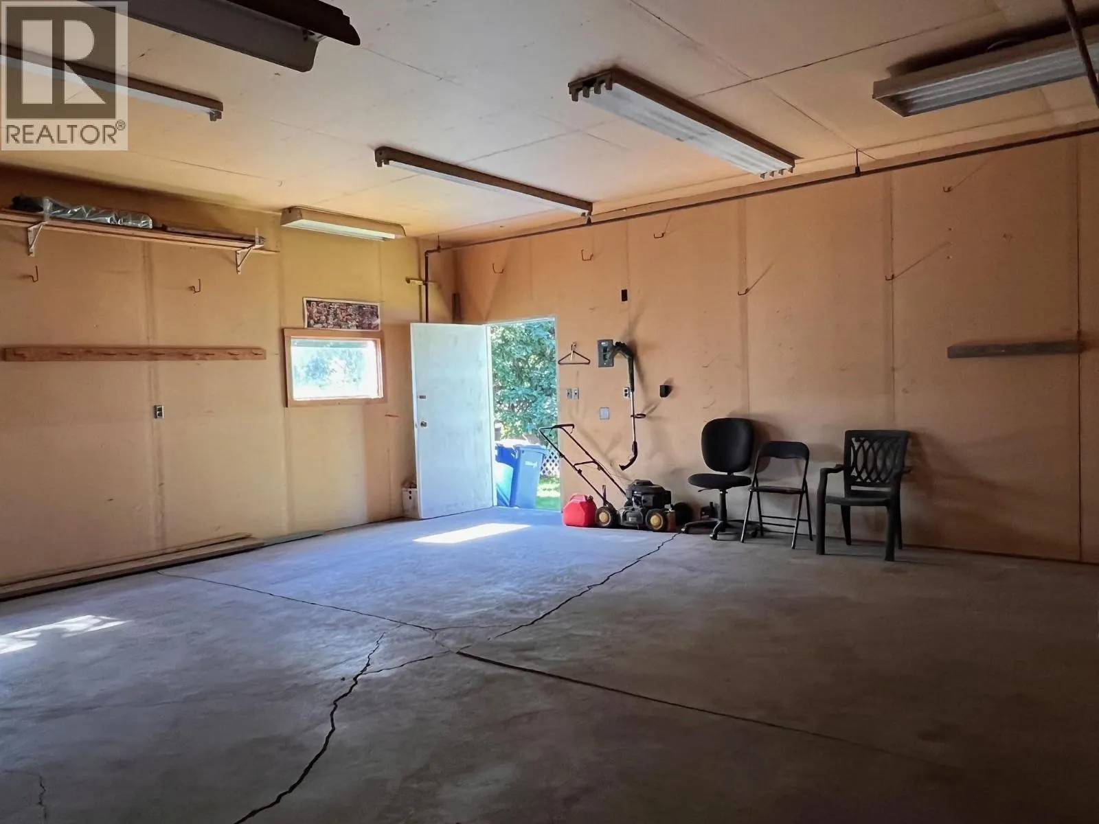 1408 COLUMBIA DRIVE