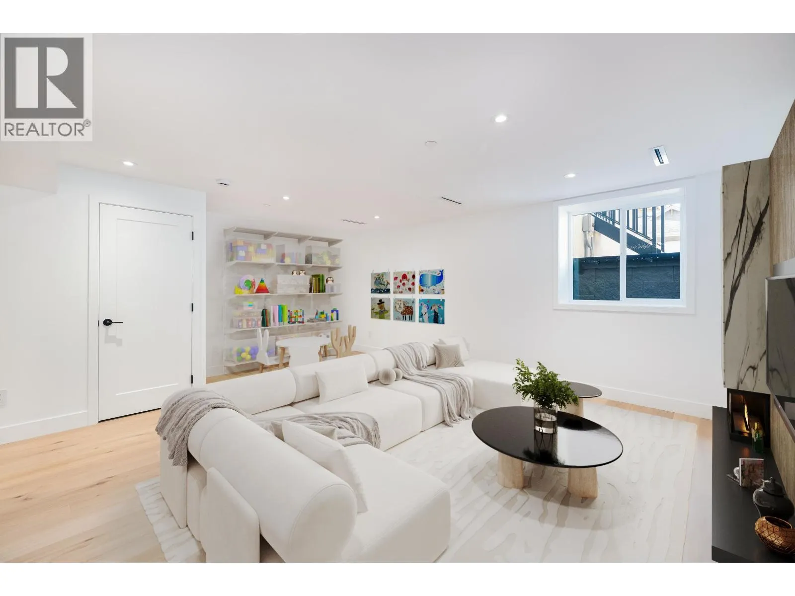 265 W 6TH STREET