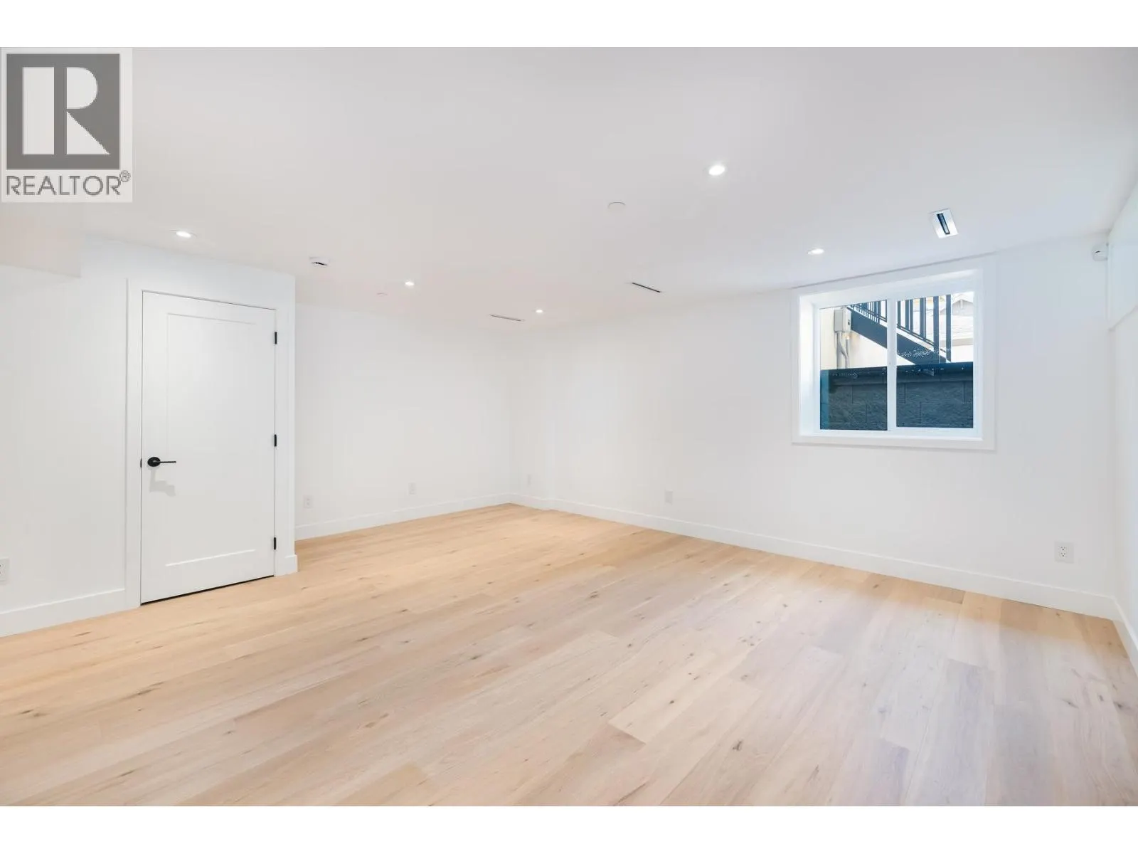 265 W 6TH STREET