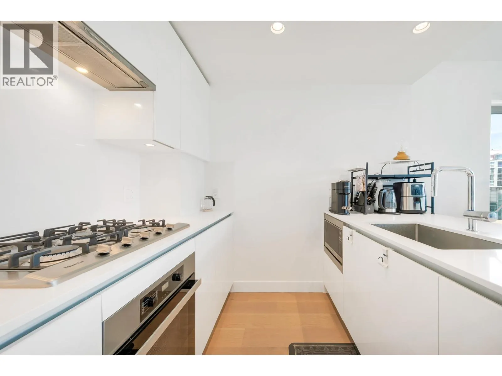1007 5766 GILBERT ROAD