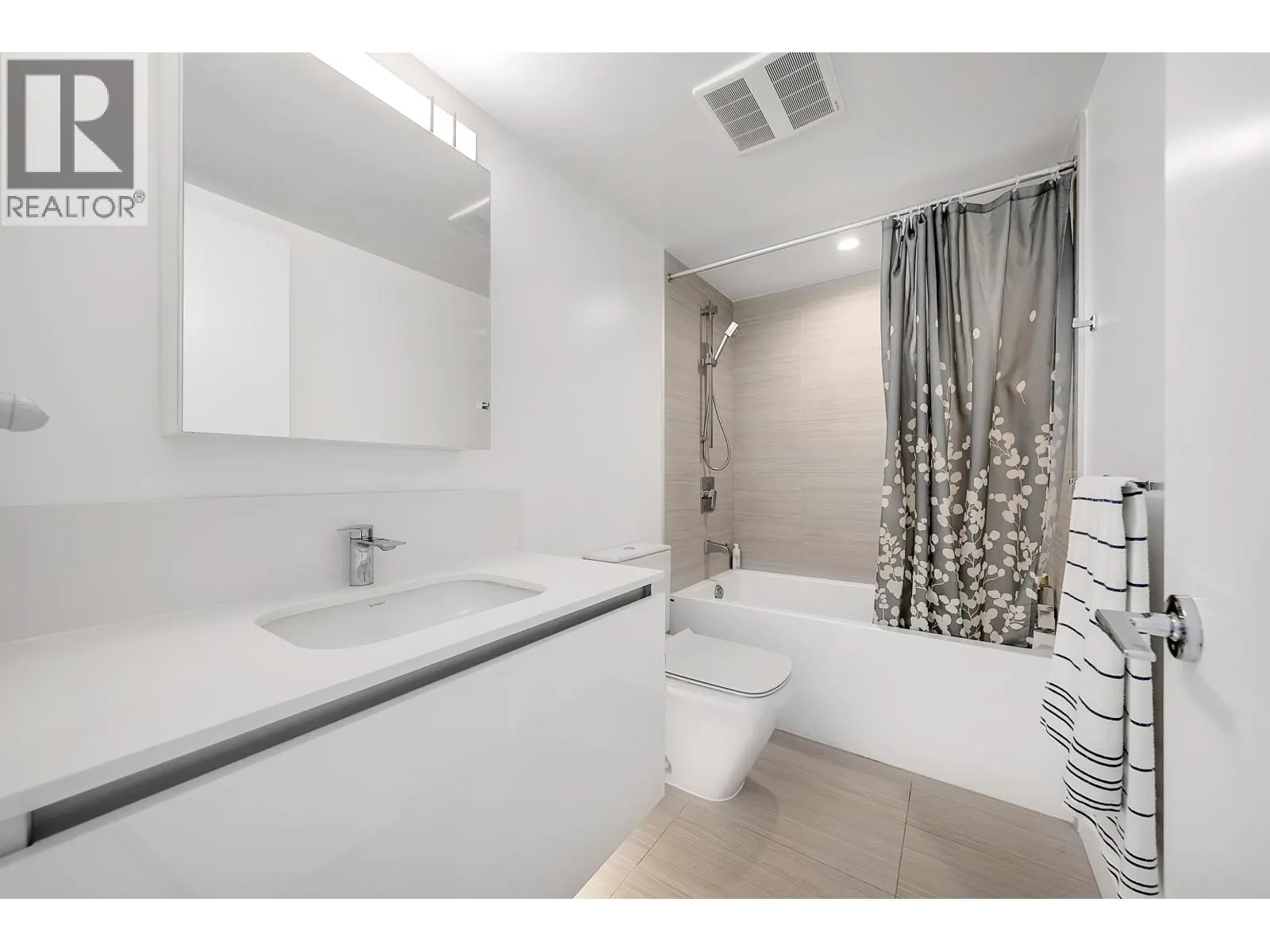 1007 5766 GILBERT ROAD
