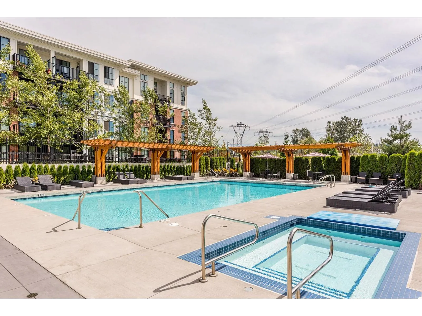 101 15137 33 AVENUE