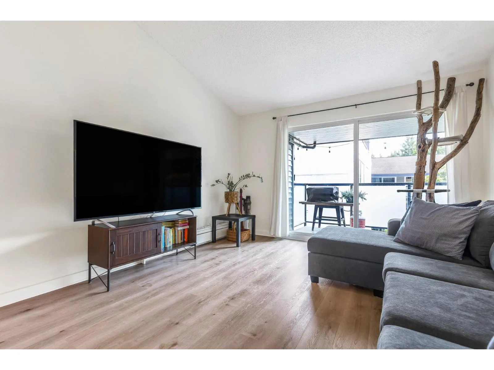 310 33400 BOURQUIN PLACE
