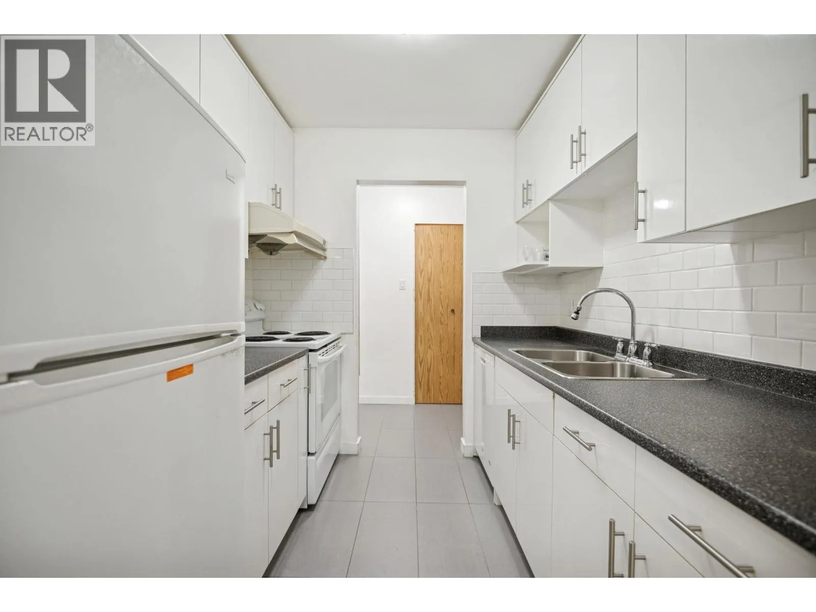 134 8411 ACKROYD ROAD
