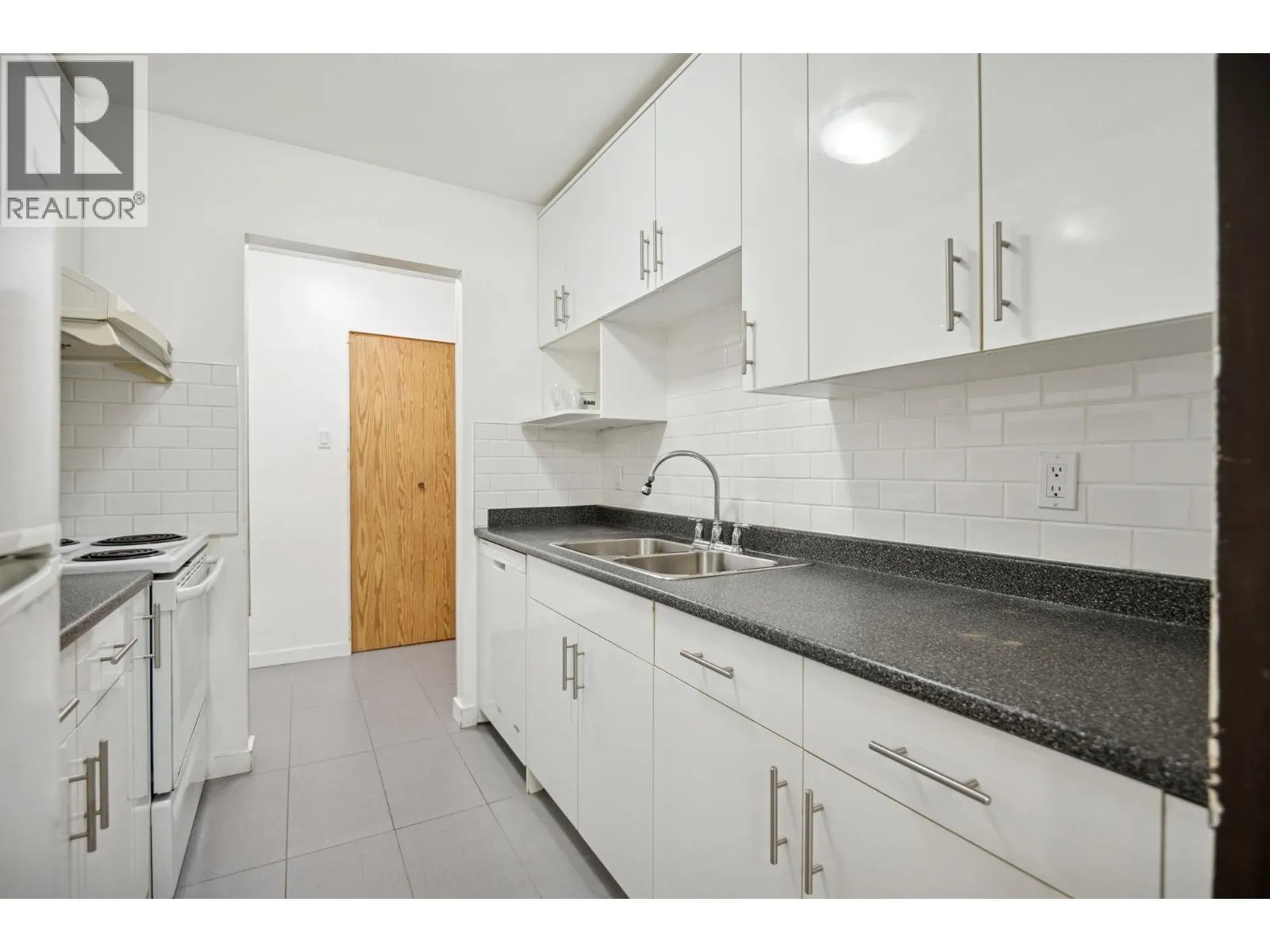 134 8411 ACKROYD ROAD