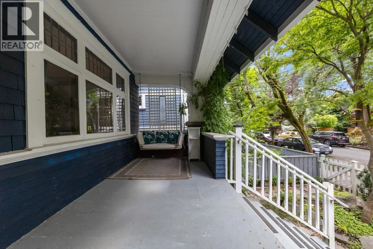 2220 STEPHENS STREET