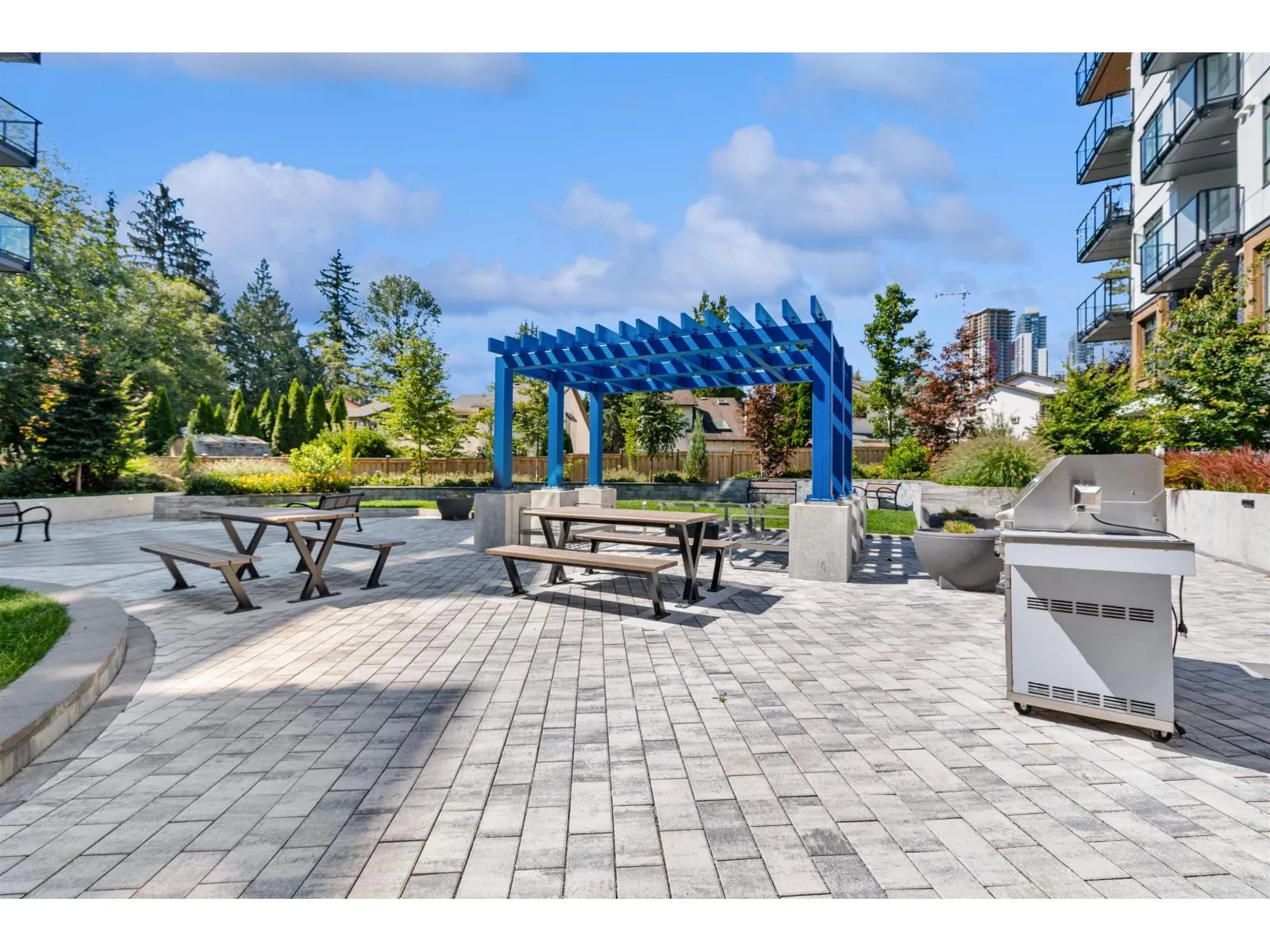 220 13968 LAUREL DRIVE