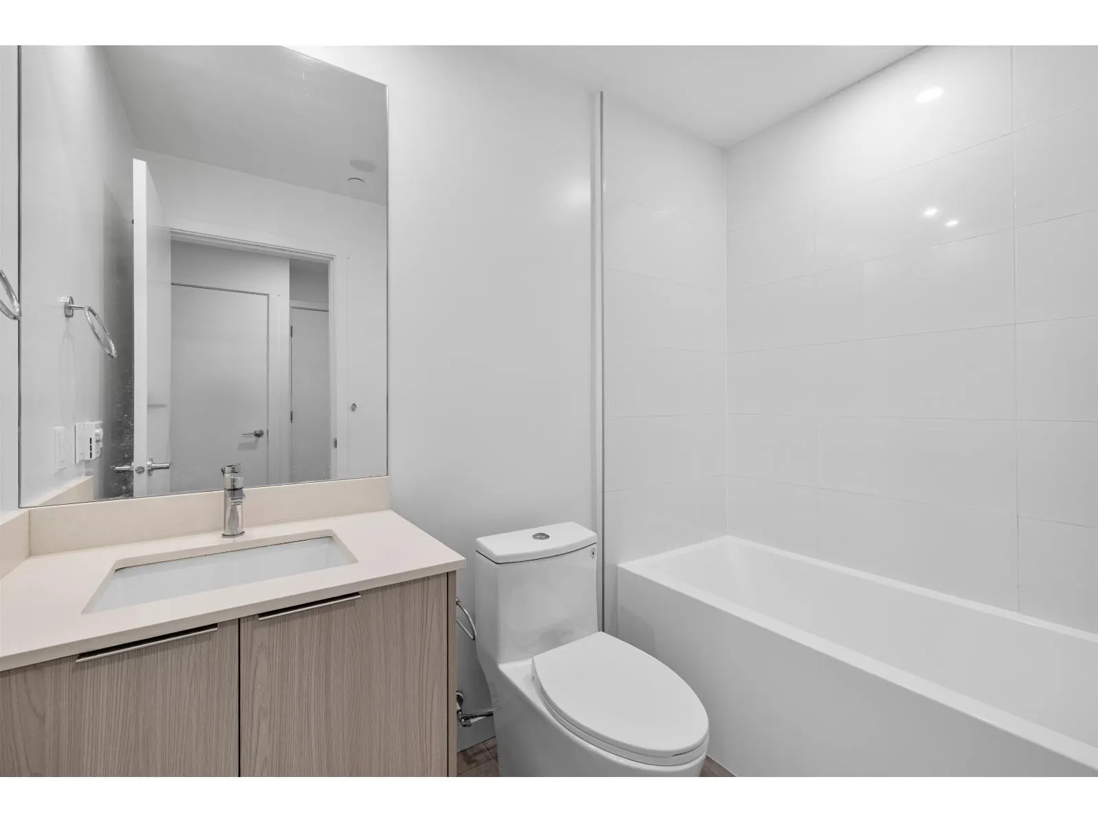 220 13968 LAUREL DRIVE
