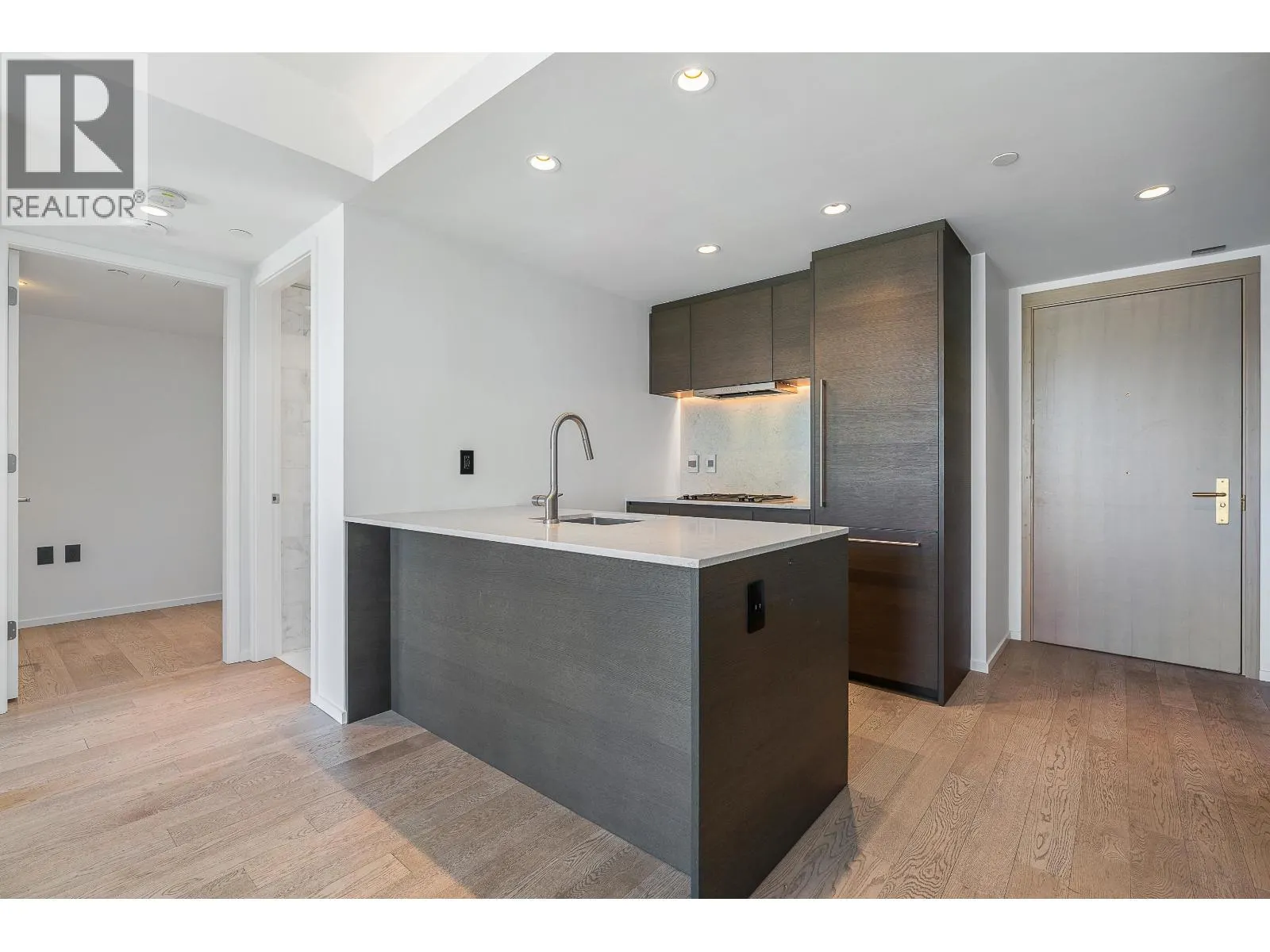 2104 1482 ROBSON STREET