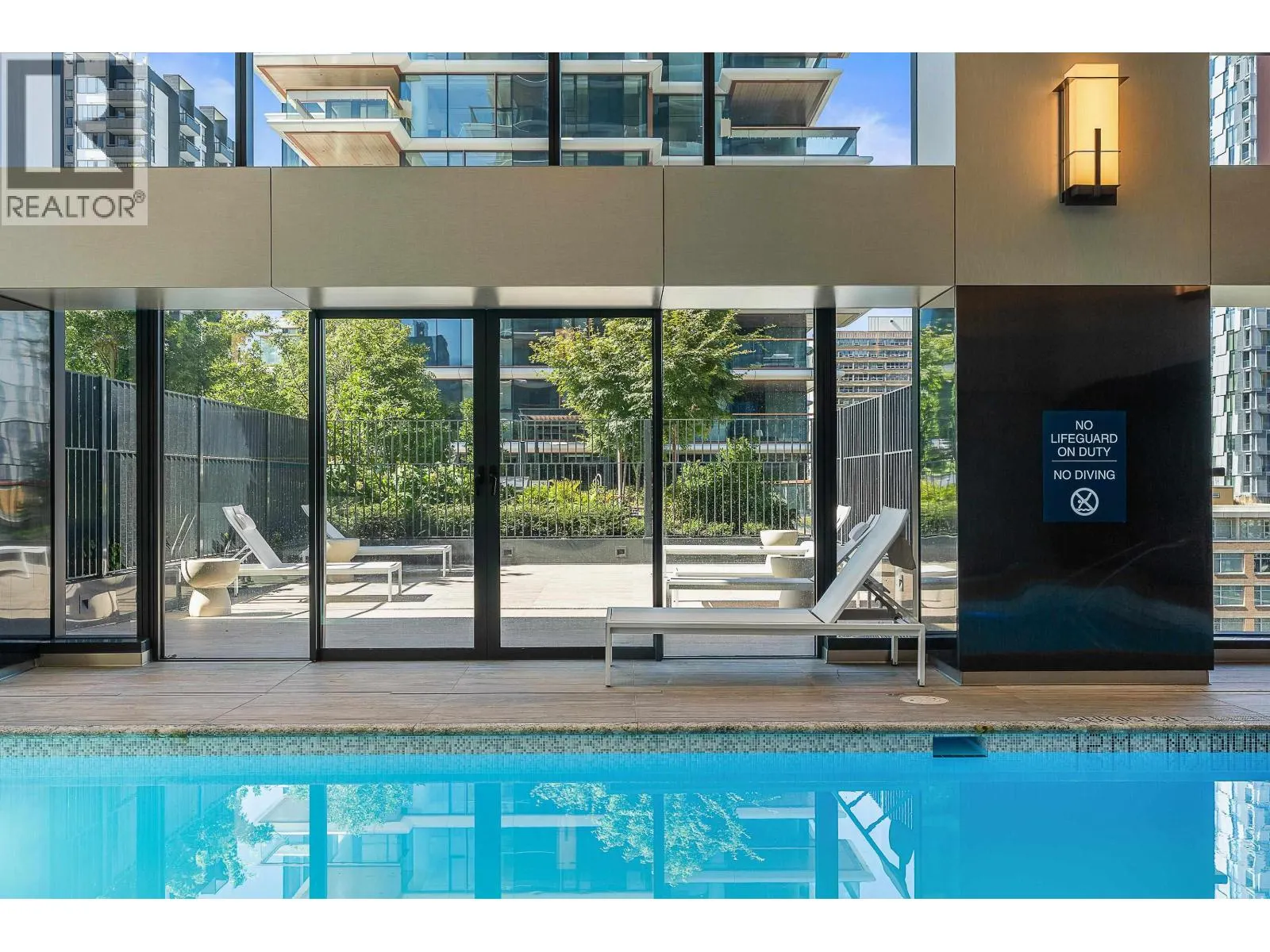 2104 1482 ROBSON STREET