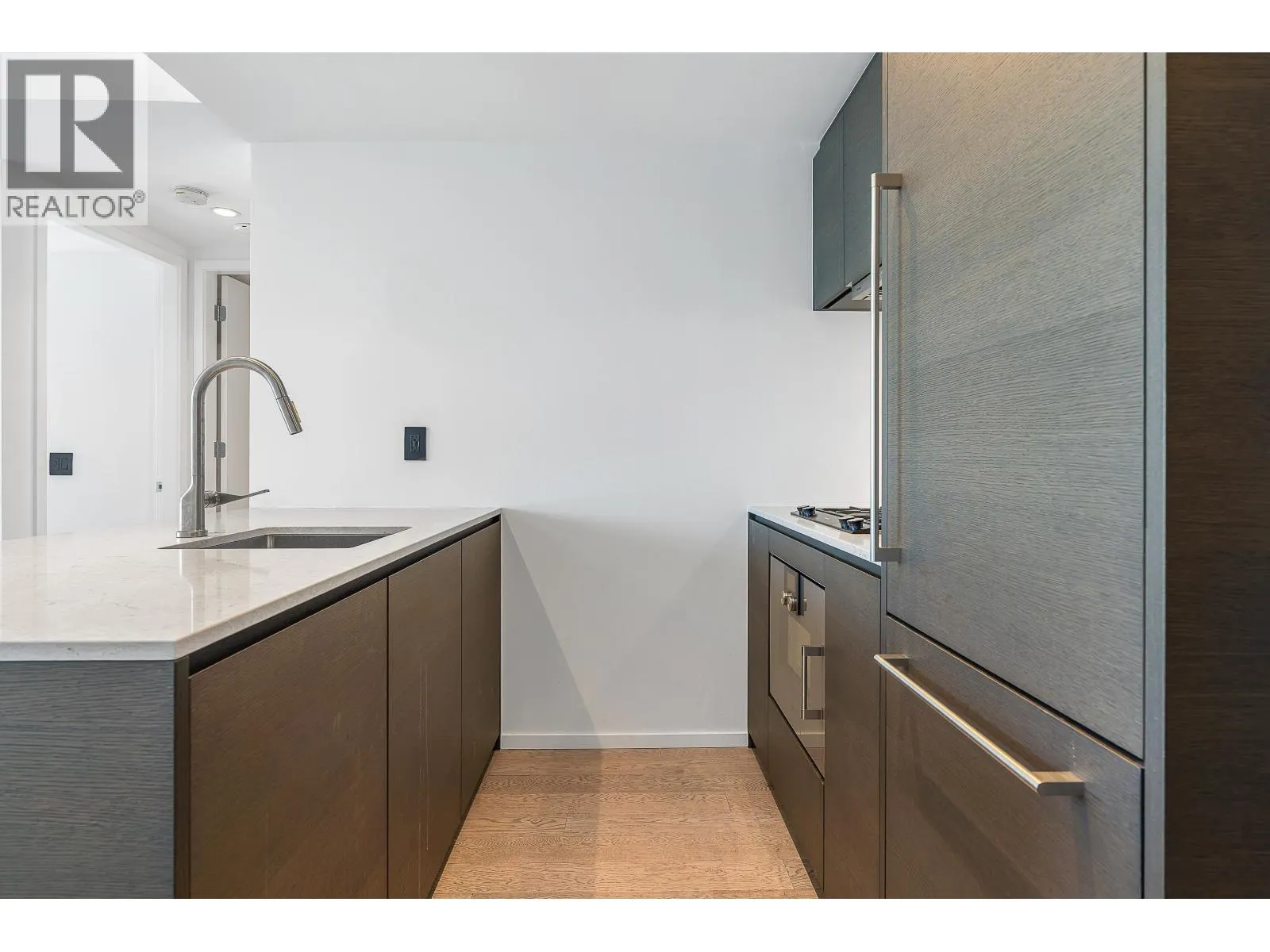 2104 1482 ROBSON STREET