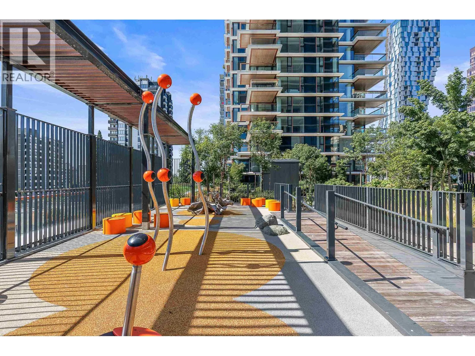 2104 1482 ROBSON STREET