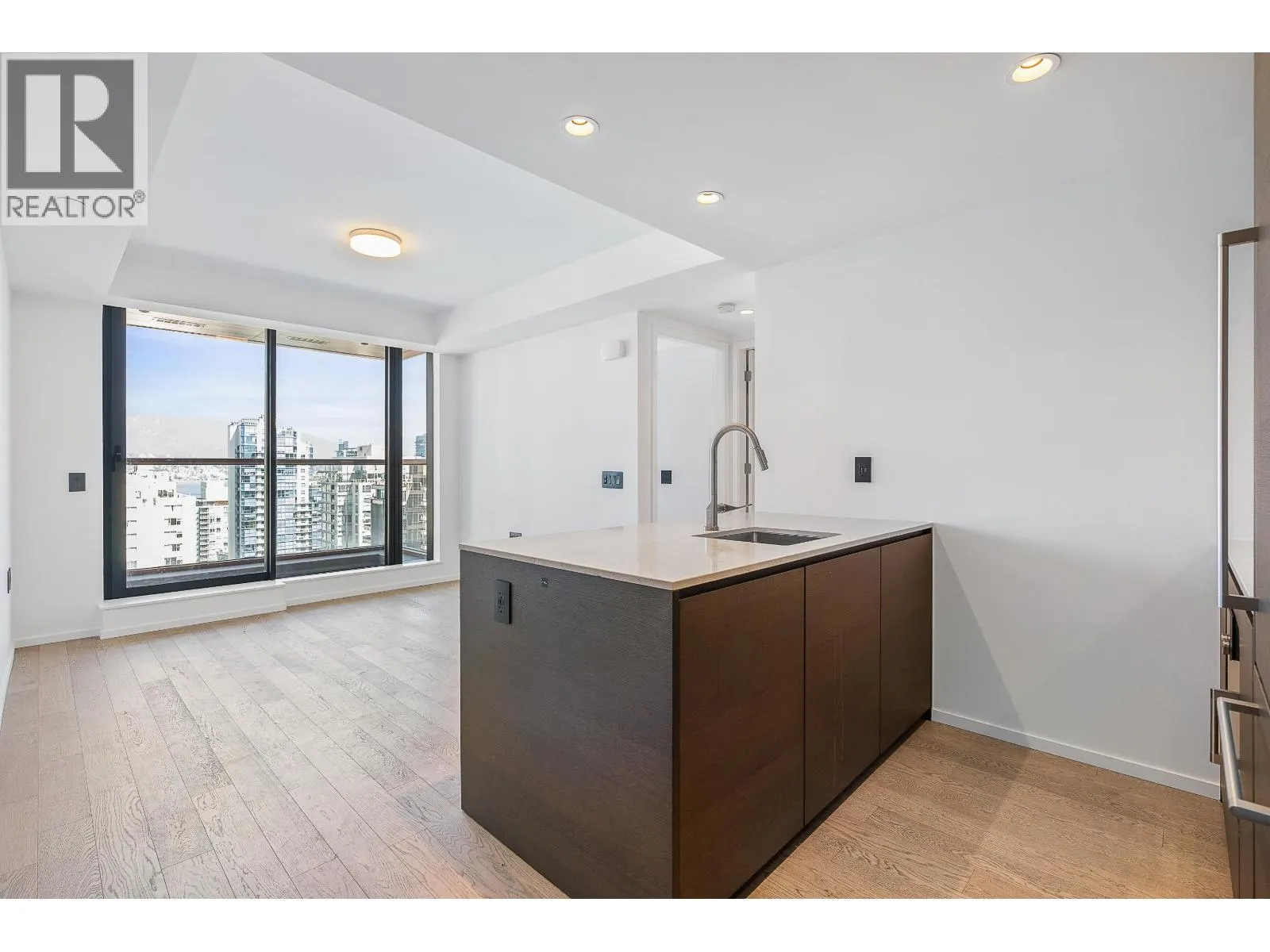 2104 1482 ROBSON STREET