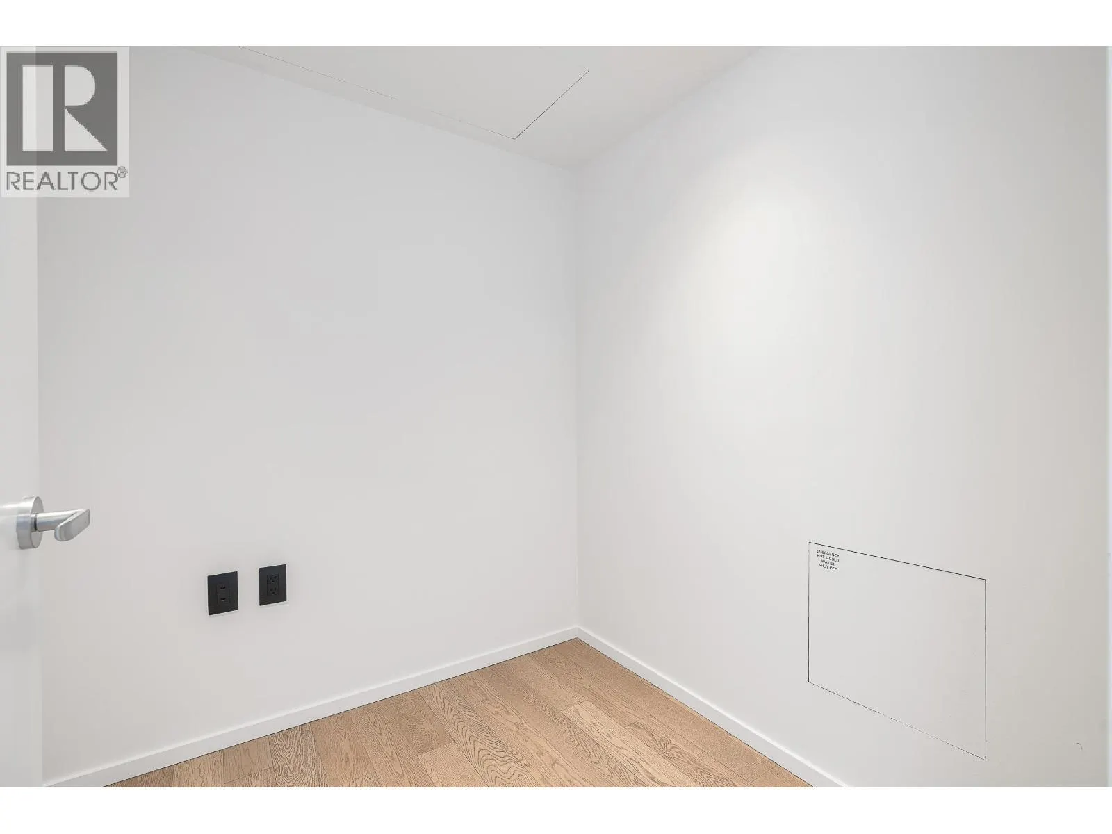 2104 1482 ROBSON STREET
