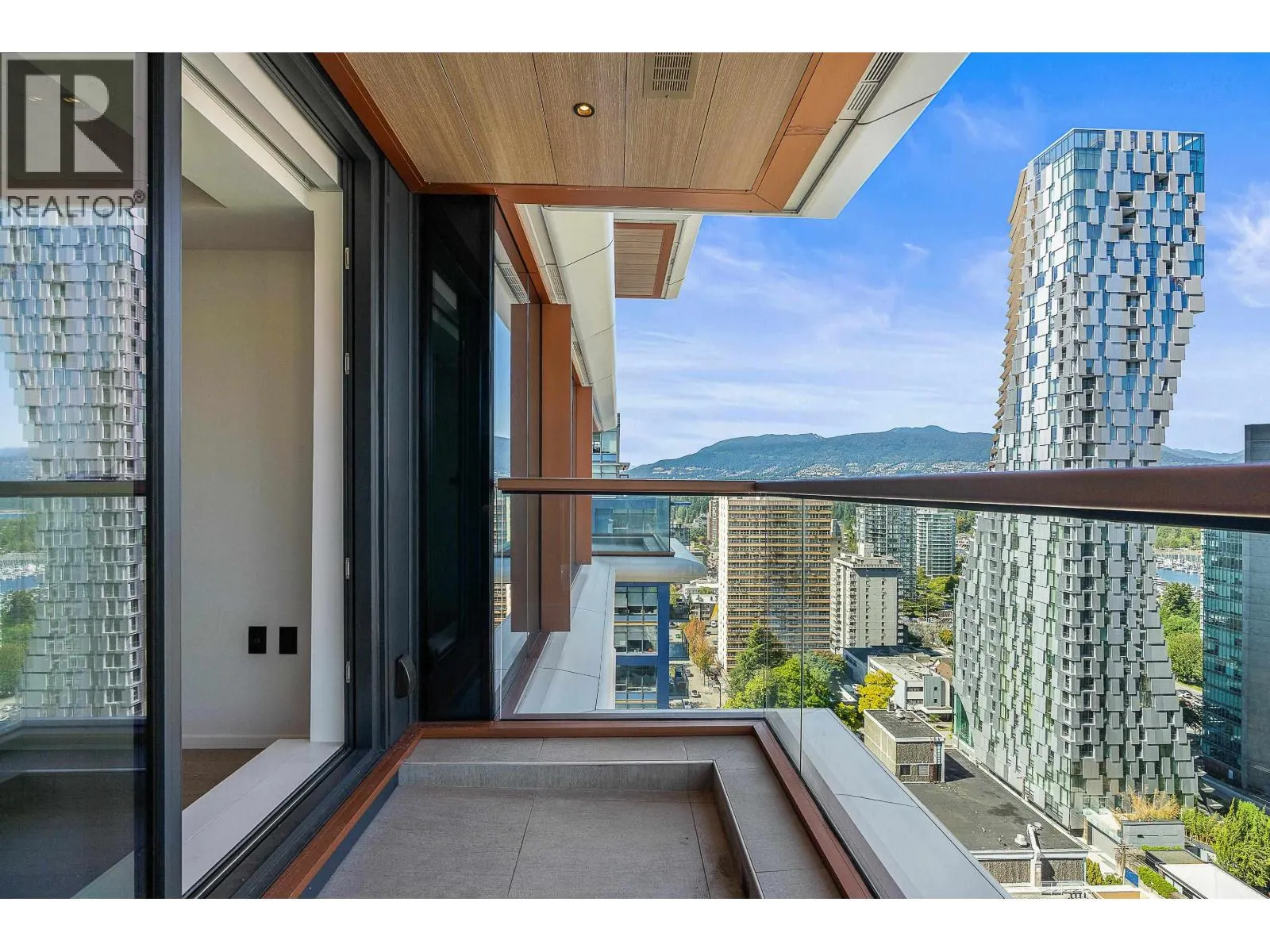 2104 1482 ROBSON STREET