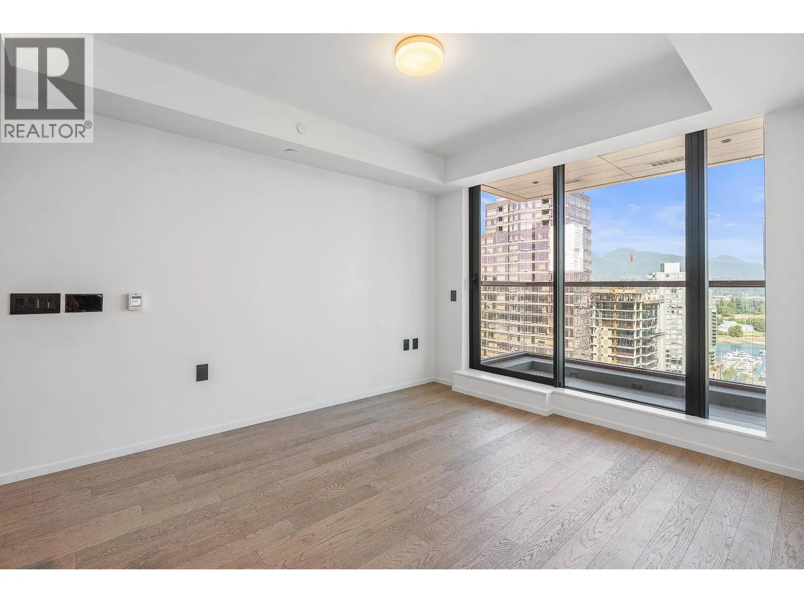 2104 1482 ROBSON STREET