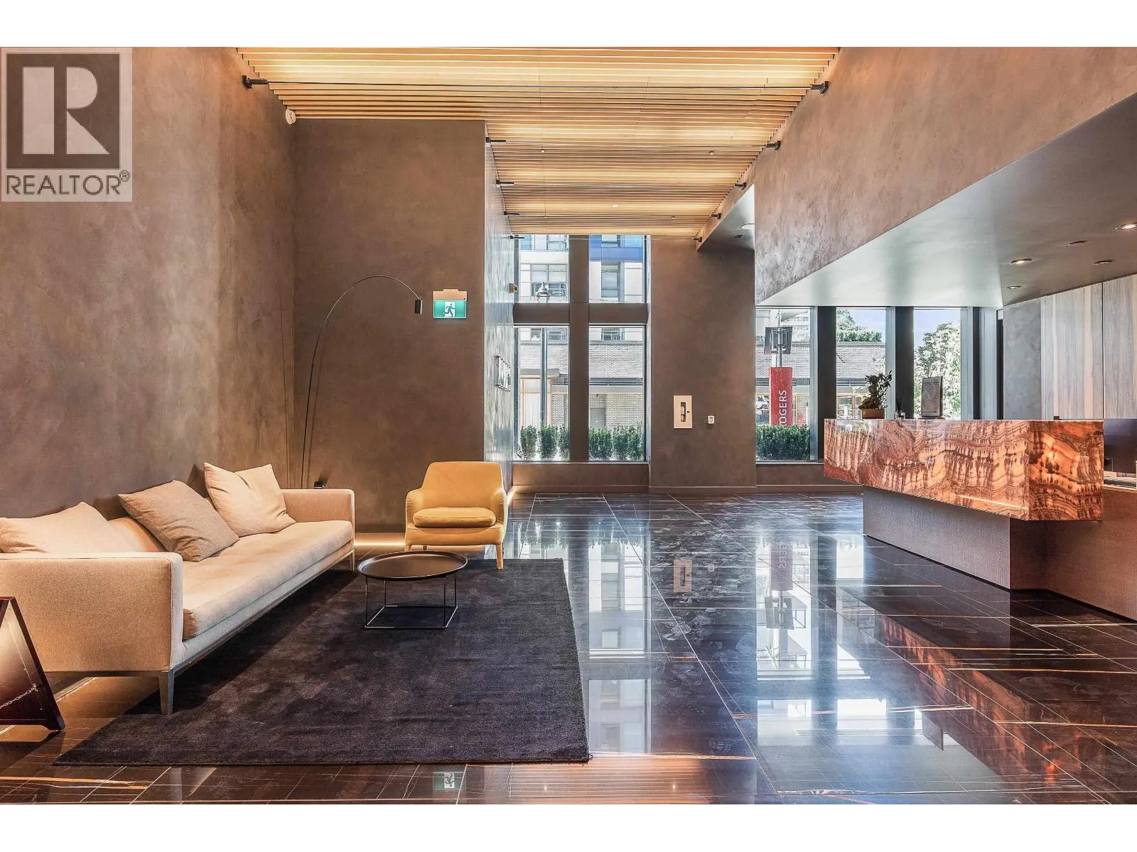 2104 1482 ROBSON STREET
