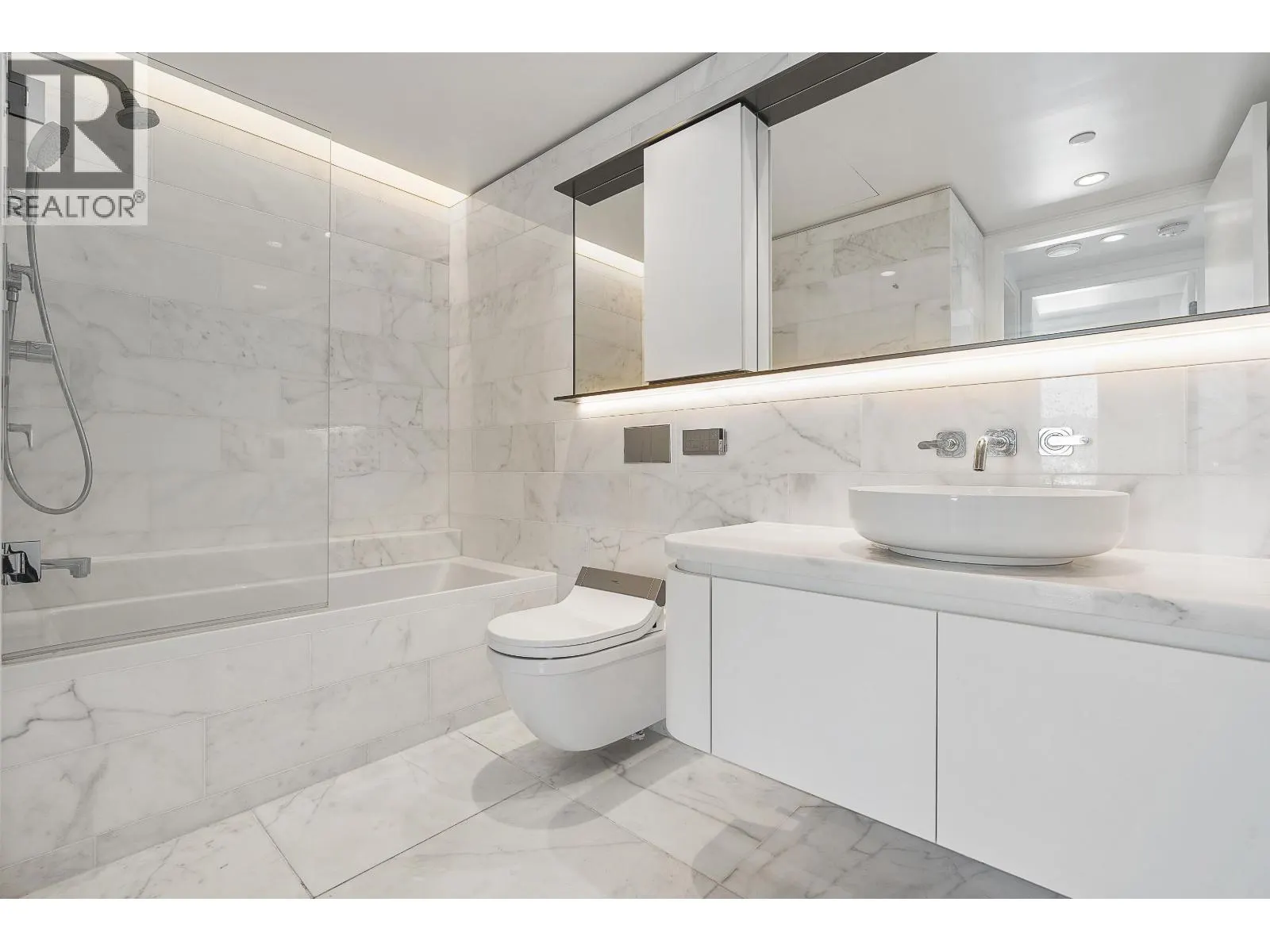 2104 1482 ROBSON STREET