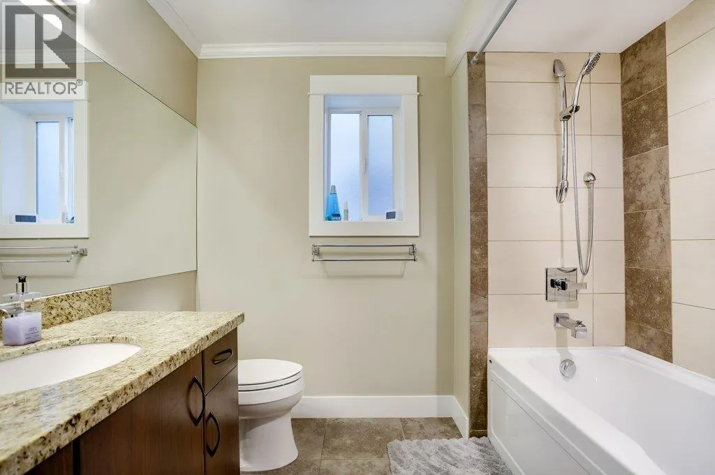 205 E 28TH STREET