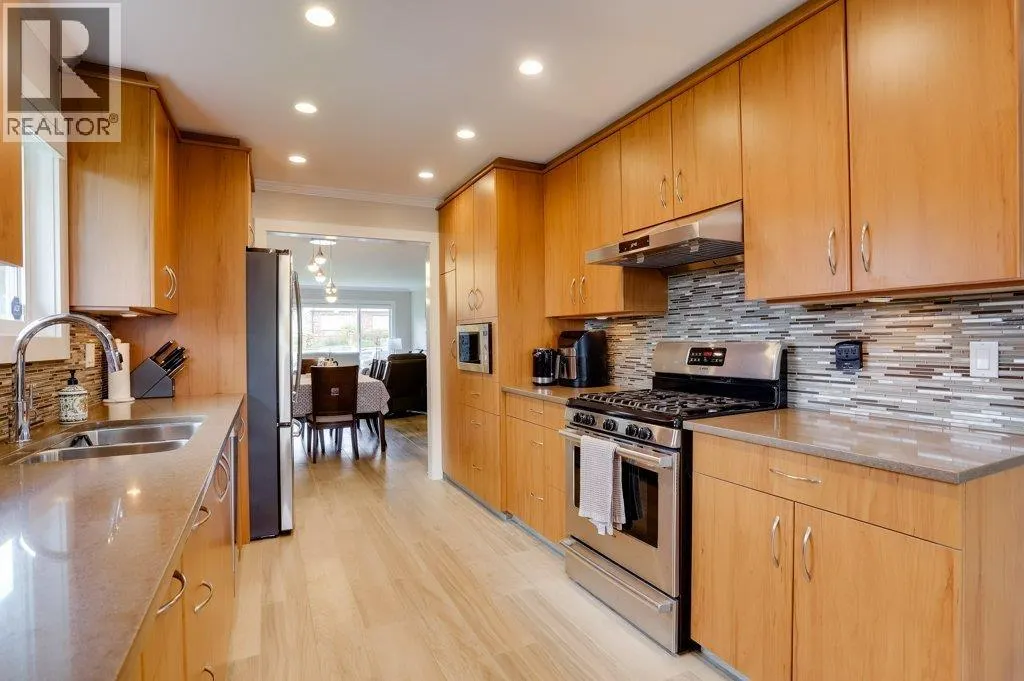 205 E 28TH STREET